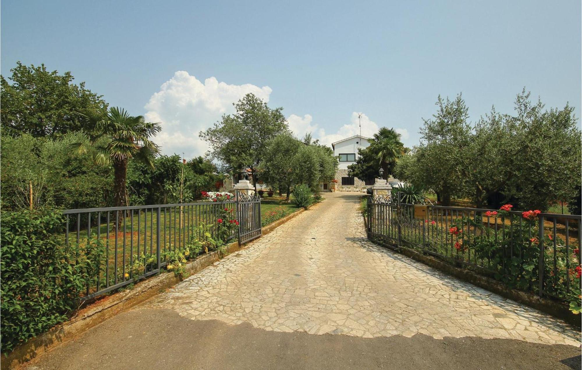 Beautiful Apartment In Porec With Wifi Esterno foto