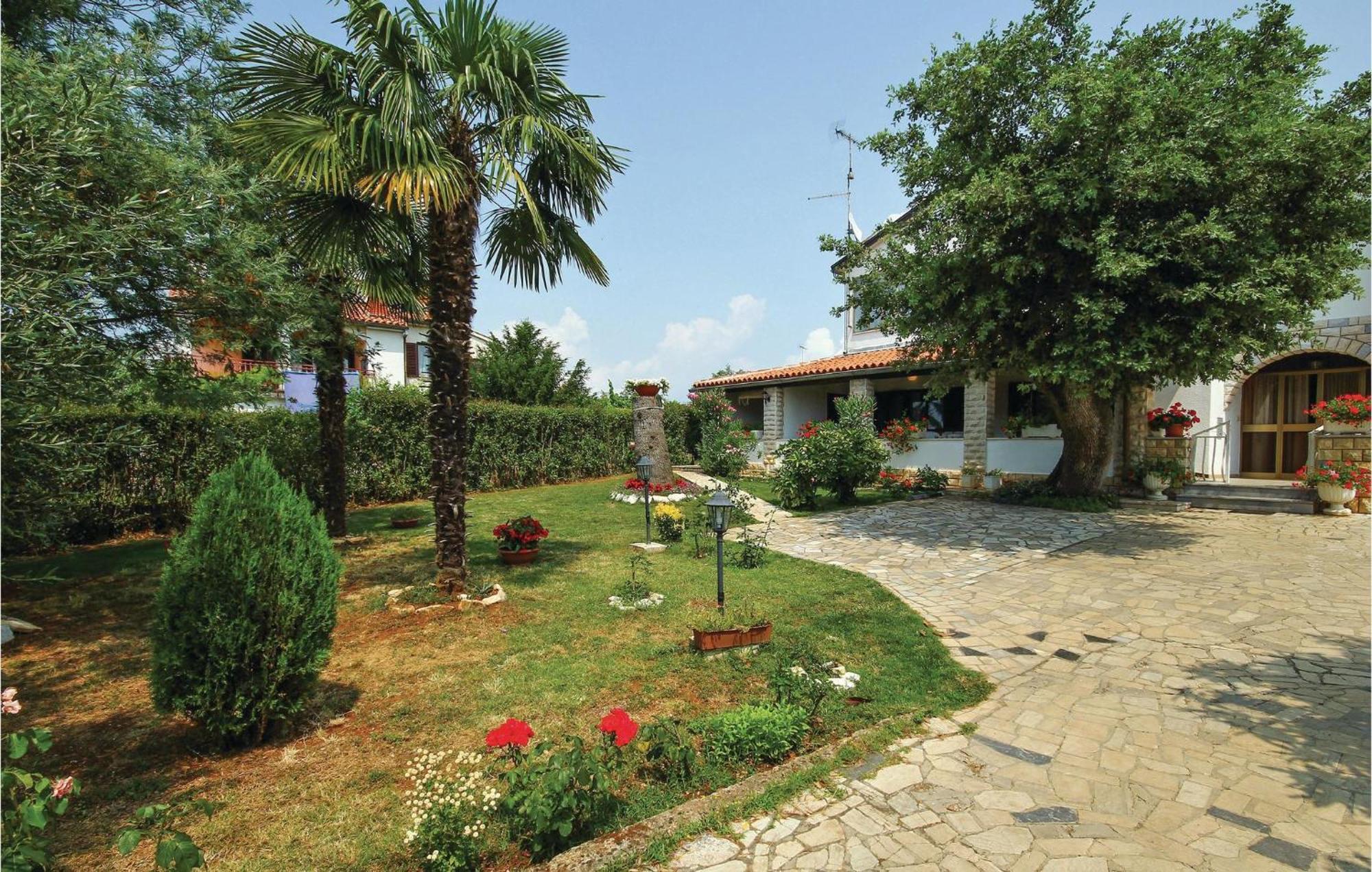 Beautiful Apartment In Porec With Wifi Esterno foto