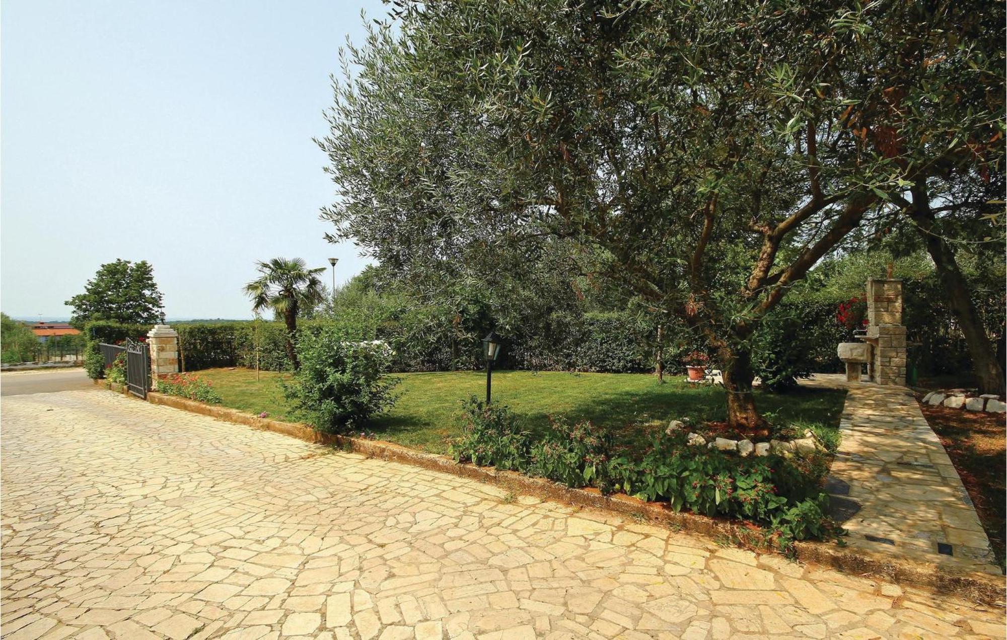Beautiful Apartment In Porec With Wifi Esterno foto