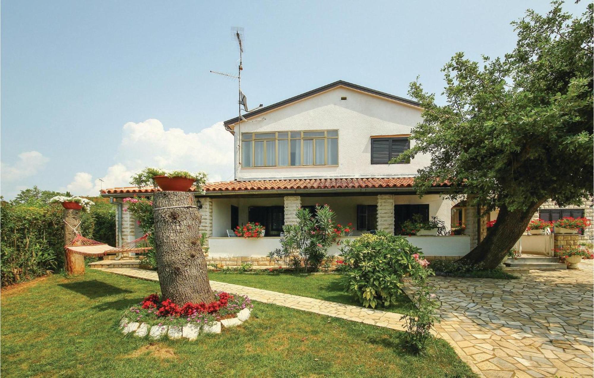 Beautiful Apartment In Porec With Wifi Esterno foto