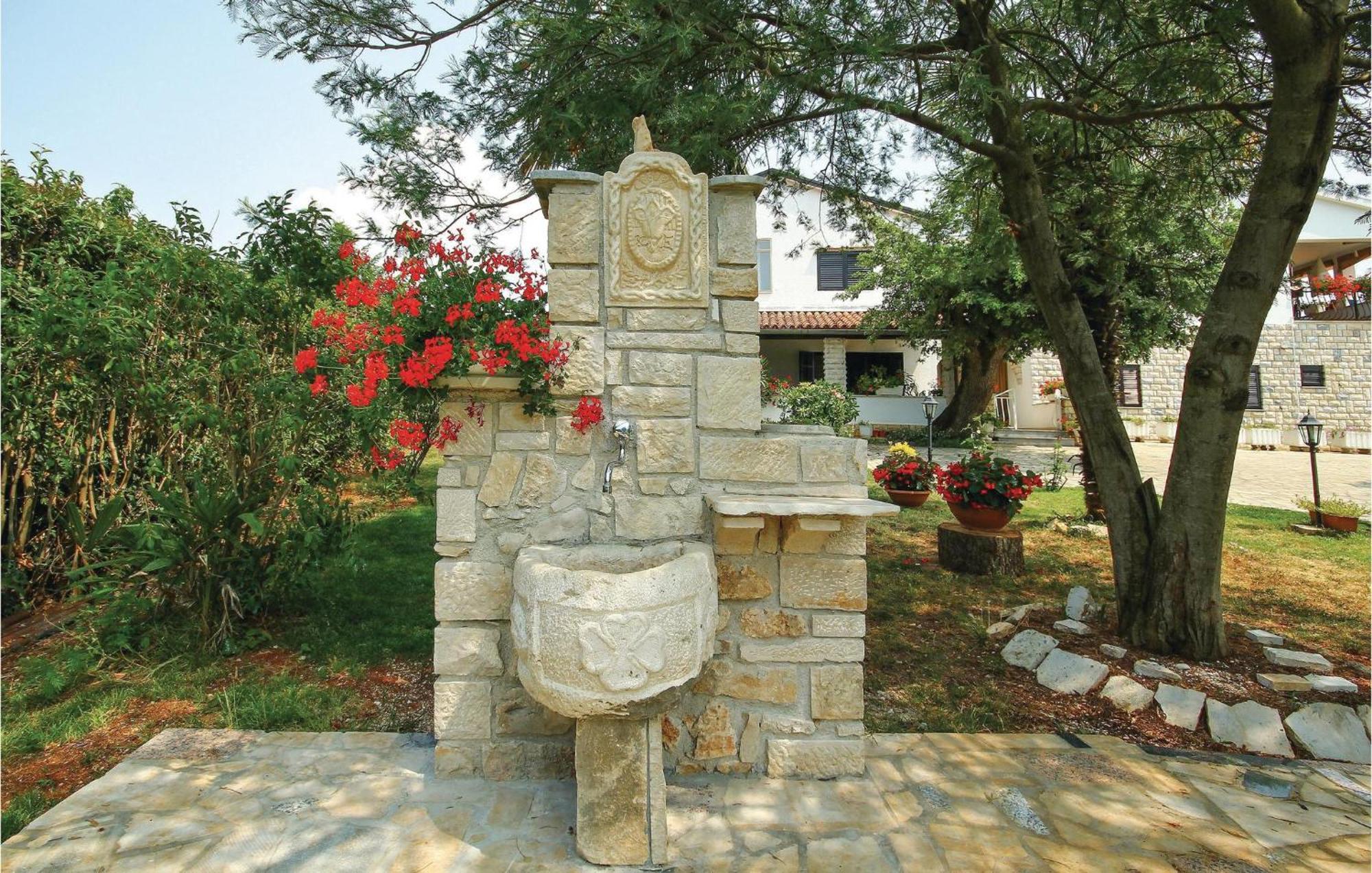 Beautiful Apartment In Porec With Wifi Esterno foto
