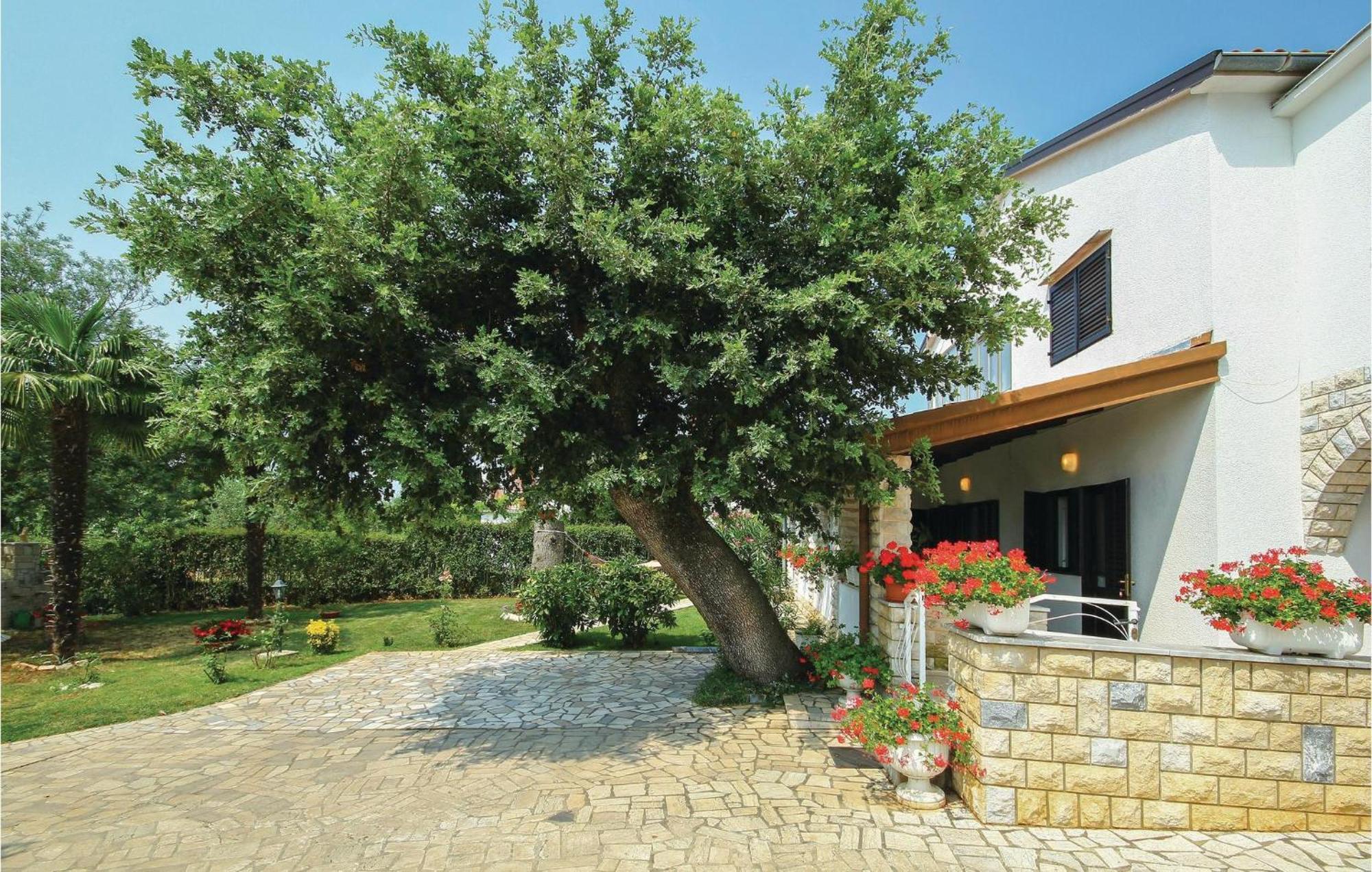 Beautiful Apartment In Porec With Wifi Esterno foto